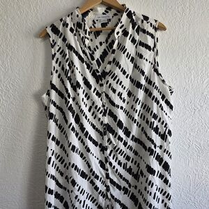 Liz Claiborne Black and White Patterned Top